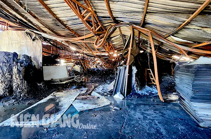 Vụ cháy kho hàng ở TP. Rạch Giá thiệt hại trên 1 tỷ đồng
